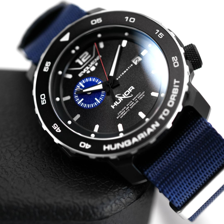 Evolvens® x HUNOR Hivatalos Űrhajós 44 mm Automata Karóra