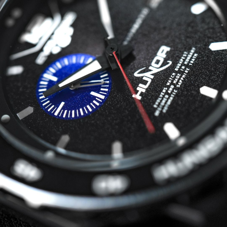 Evolvens® x HUNOR Hivatalos Űrhajós 44 mm Automata Karóra